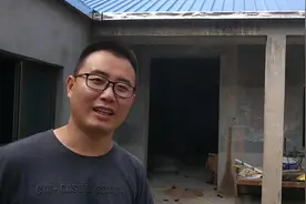 大叔花10万装修小四合院，在市中心这小院值钱了视频封面