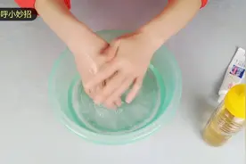 脸上长斑无需去美容院，蜂蜜牙膏来洗脸，皮肤白净又细腻视频封面