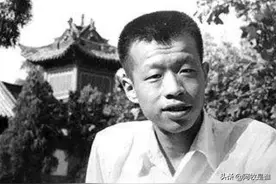 王小波用幽默写尽欲望，用调侃笑对人生，王朔：他活着，我不如他图片