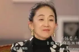 55岁国家一级演员，与哥哥相约一生不结婚从未恋爱，背景深过韩雪图片