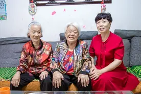 这个“河南省文明家庭”不一般——婆婆和妈妈一起生活30载 好“闺女”家庭事业双丰收图片