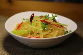 炝拌土豆丝根根清脆，味道香！我有我的窍门，简单易学，味道棒图片