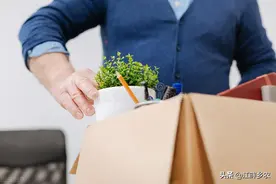 冰冷：48岁的经理终于离职了，晾了一年多了，老板太高明图片