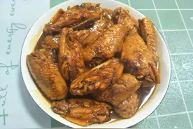 做可乐鸡翅时，可乐里加入2样，味道更正宗，鸡翅入味好吃图片
