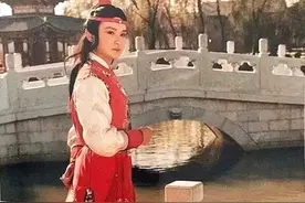 贾宝玉一生，和黛玉恋爱，和宝琴定亲，和秦氏结婚，和香菱同穴图片