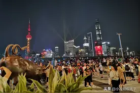 梦幻的上海外滩灯光秀图片