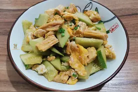 夏天就要吃黄瓜，教你鸡蛋腐竹拌黄瓜，清香脆爽又开胃，简单营养图片