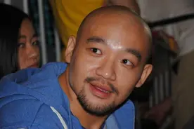 李代沫沦为"网络乞丐"，直播3句话不离刷礼物，网友：吃相真难看图片