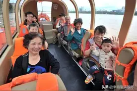 老年免费乘车卡不应取消？取消了老年卡，就挡住老人乘车了吗？图片