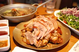 光知道炸鸡、泡菜、炒年糕和紫菜包饭？一周逛吃首尔街头爆款美食图片
