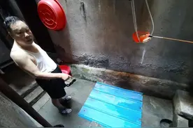 基层治理 | 大风刮落彩钢瓦至居民家，万幸的是......社区部门及时维修排查，消除隐患图片