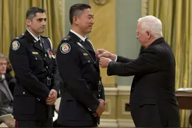 加拿大华裔警察街头抢救男婴疯传网络！期待更多华裔加入警队图片