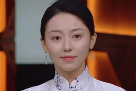 黄梦莹含泪提问，赵薇气到被节目组消音，陈凯歌的举动好暖心图片