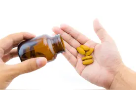 推荐老年人用他达拉非，不仅因为它治疗ED，还能治疗前列腺增生图片