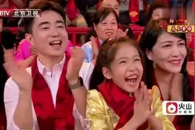 冯巩贾旭明同台表演，全程笑声不断，满场掌声图片