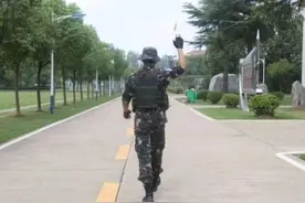 高三当兵和大一当兵，退伍后待遇差距有点大，想参军的学生需知晓图片