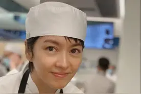 梁咏琪晒豪华早餐大秀厨艺！此前被曝月亏16万，亲自开直播卖货图片