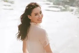 岁月也无法抹杀张柏芝的神颜，依旧回眸一笑，百媚横生图片