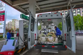 科普 | 55升的油箱怎么能装下57升油？权威解答来了图片