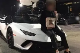 花样坑爹？加拿大富二代振臂高呼“向我征税！向我爸的钱征税！”图片