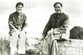 毛主席痴迷英语学习，英语书不离左右，还建议各省第一书记都要学点英语图片