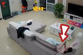 河南一男子回家满屋找不到老婆，老婆一直躺沙发上：真不是装的图片