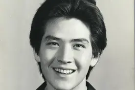 费翔在1987年春晚舞台唱了两首歌，红了几十年图片