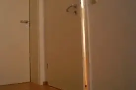 女孩出门上班，把宠物蛇关在家里，结果监控画面让她简直意想不到图片