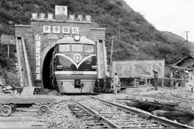 1965年，成昆铁路因耗资过大停工，毛主席：没钱修，就用我的工资图片