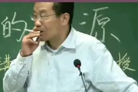 复旦教授王德峰：上课香烟一支接一支，云雾缭绕中传授哲学之美图片