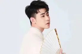 虽然张云雷还没参与录制团综，可每期节目中都有他图片