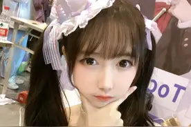 双份快乐！B站顶级舞见椭奇变身永劫无间胡桃，黑丝白丝同台热舞图片