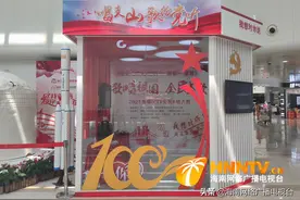 “唱支山歌给党听·一首歌一座城”系列活动之红歌嘹亮（5）——游客演唱《中国军魂》献给祖国图片