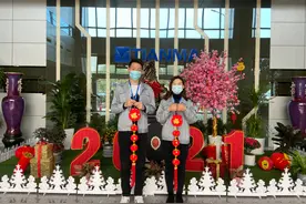 人均福利最高可达9000元，武汉这些工厂上万员工留下过年图片