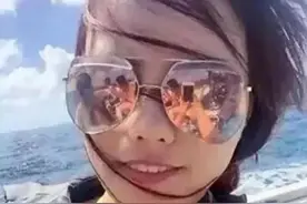 姑娘大意了，镜片的反射早就被大家看得一清二楚！好尴尬哈哈哈图片