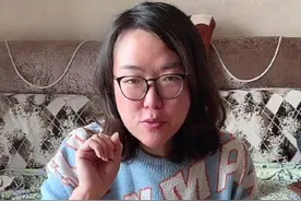 网红浪胃仙近照曝光，皮肤松弛憔悴发际线后移，脸垮被嘲像60岁图片