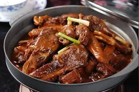 做啤酒鸭，第一步就焯水？大厨教你多加一步，鸭肉鲜嫩更入味图片
