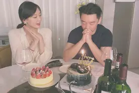 同样都是身高168cm，baby和苗苗站一起，咋还有身高差图片