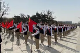东北育才双语学校师生清明节致敬抗美援朝烈士图片