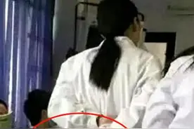 学医女生胆子有多大，看到她们上课的日常，同班男生都自愧不如图片