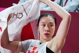 中国女篮惜败难掩一人高光！31岁老将扛起大旗，赛后一幕感动众人图片