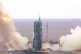 美军司令：中国巨型机械臂威胁其太空安全，网友：卫星别靠那么近图片