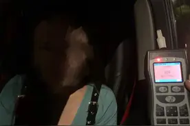 【节日我在岗】醉驾美女表白警察蜀黍——没用，该罚还得罚！图片