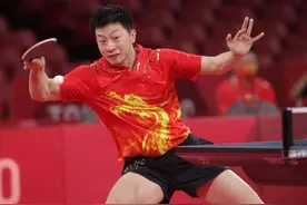 马龙樊振东会师，秦指导摘口罩高呼，刘国梁挥拳庆祝，他哥哥也在图片