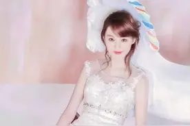 女星婚纱照：郑爽刘亦菲仙气十足，热巴像是从漫画中走出来的图片