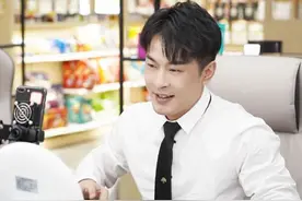 还记得辛巴辛有志吗？“糖水燕窝”事件后，他在干嘛？图片