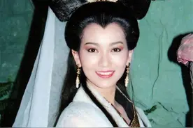 66岁赵雅芝活动生图曝光，浓妆艳抹难掩脸部皱纹，与精修图差距大图片