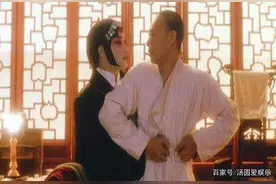 拍《霸王别姬》时，张丰毅说：张国荣从背后抱住我，我都不敢呼吸图片