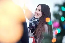 女子相亲带三个朋友蹭饭，点完菜后男子直接借口离开图片