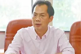 广东一镇党委书记让商人喝2杯酒 少收地价500万视频封面